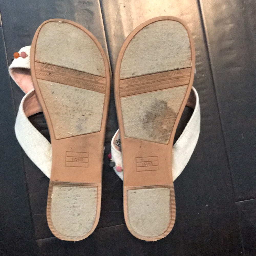 Toms slides,size 6 kids but fits ladies size 7M - Picture 5 of 5